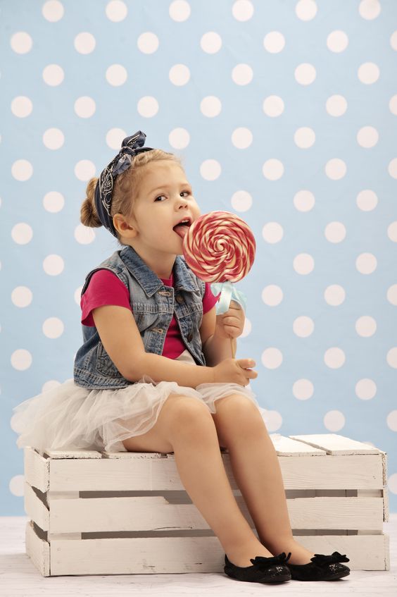 Trẻ em ăn kẹo dễ bị sâu răng