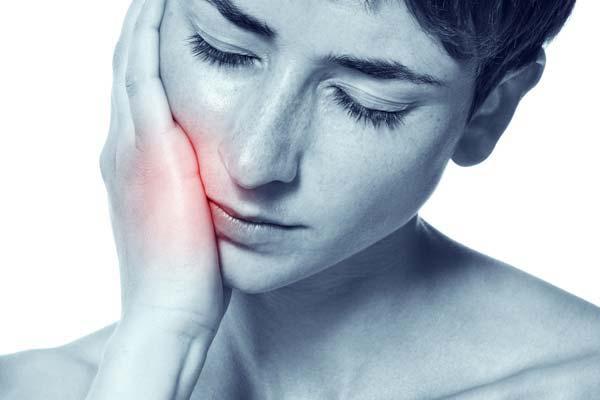Những triệu chứng thường gặp sau khi nhổ răng khôn 