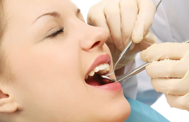 Bọc răng sứ sau lấy tủy có đau không?