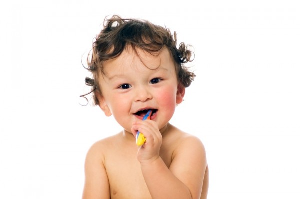 Chăm sóc răng miệng cho trẻ dưới 1 tuổi giai đoạn bé chưa mọc răng