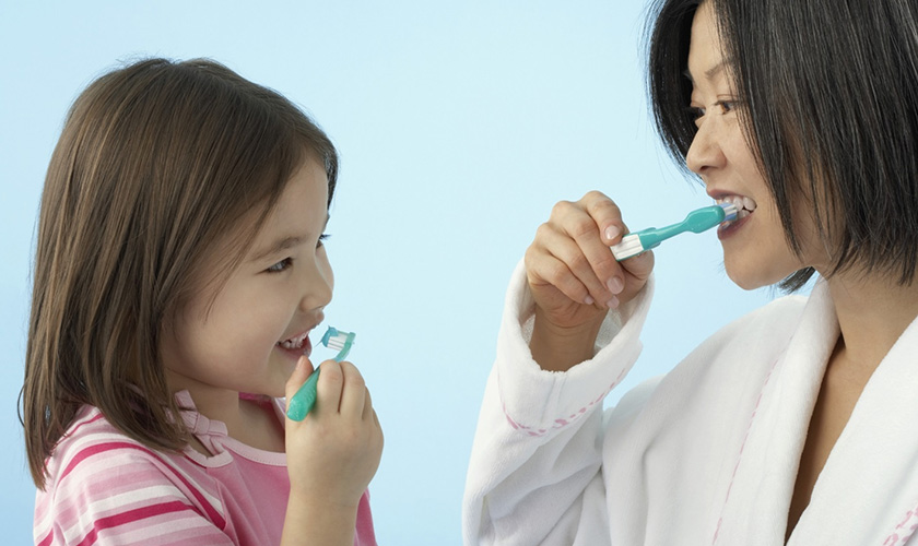 Dạy bé về cách chăm sóc răng miệng cho trẻ 