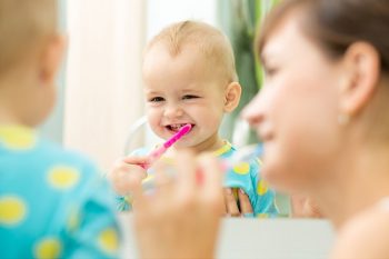 vệ sinh răng miệng cho trẻ 2 tuổi