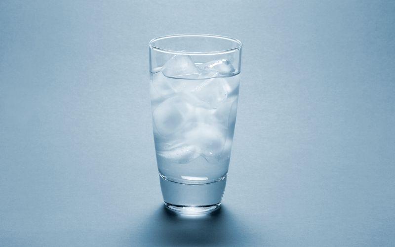 Nhổ răng khôn có được uống nước lạnh không?