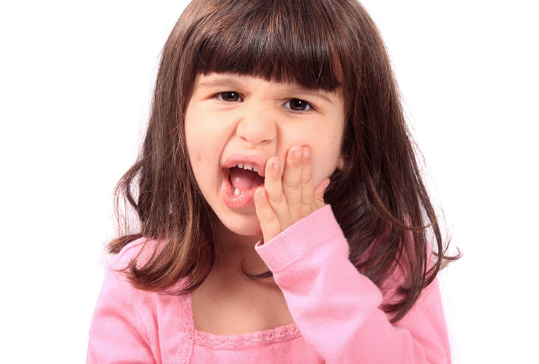 Phải làm gì khi trẻ dễ bị sâu răng?
