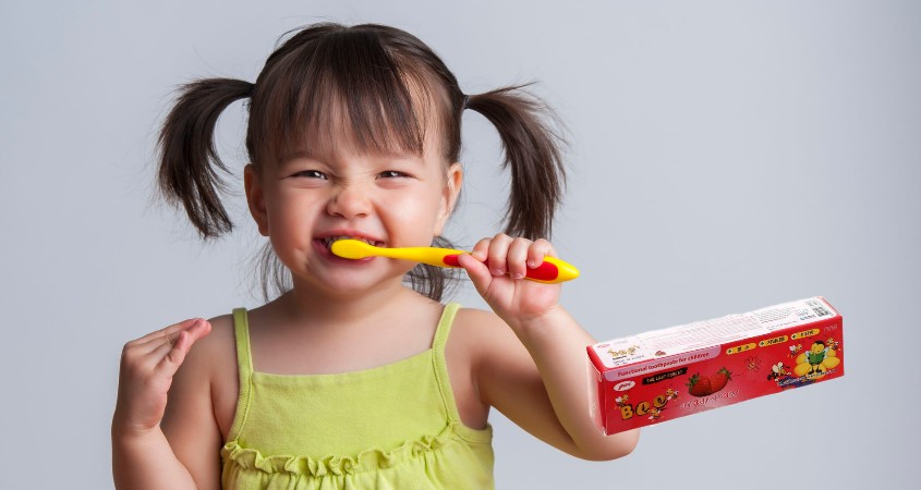 Tạo cảm giác hứng thú khi vệ sinh răng miệng cho trẻ 2 tuổi