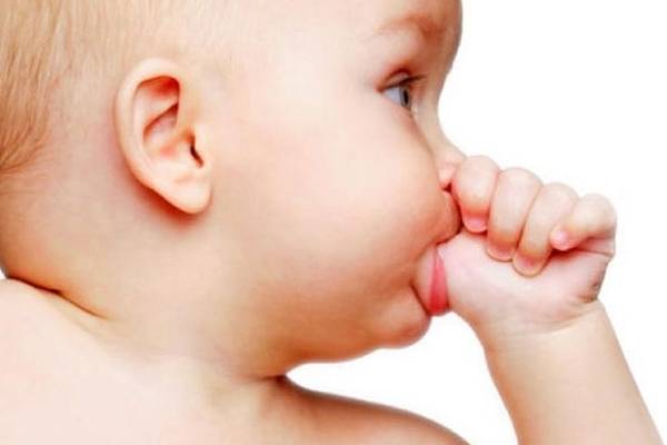 Vì sao nên học cách chăm sóc răng cho trẻ 1 tuổi?