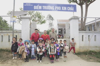 Nha Khoa Phương Nam trao quà Tết yêu thương tại điểm trường Pho Xin Chải, Tả Lèng – Lai Châu